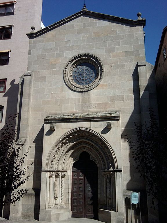 576px-Iglesia_de_los_Franciscanos_-_Parque_de_San_Lazaro_-_Ourense_8
